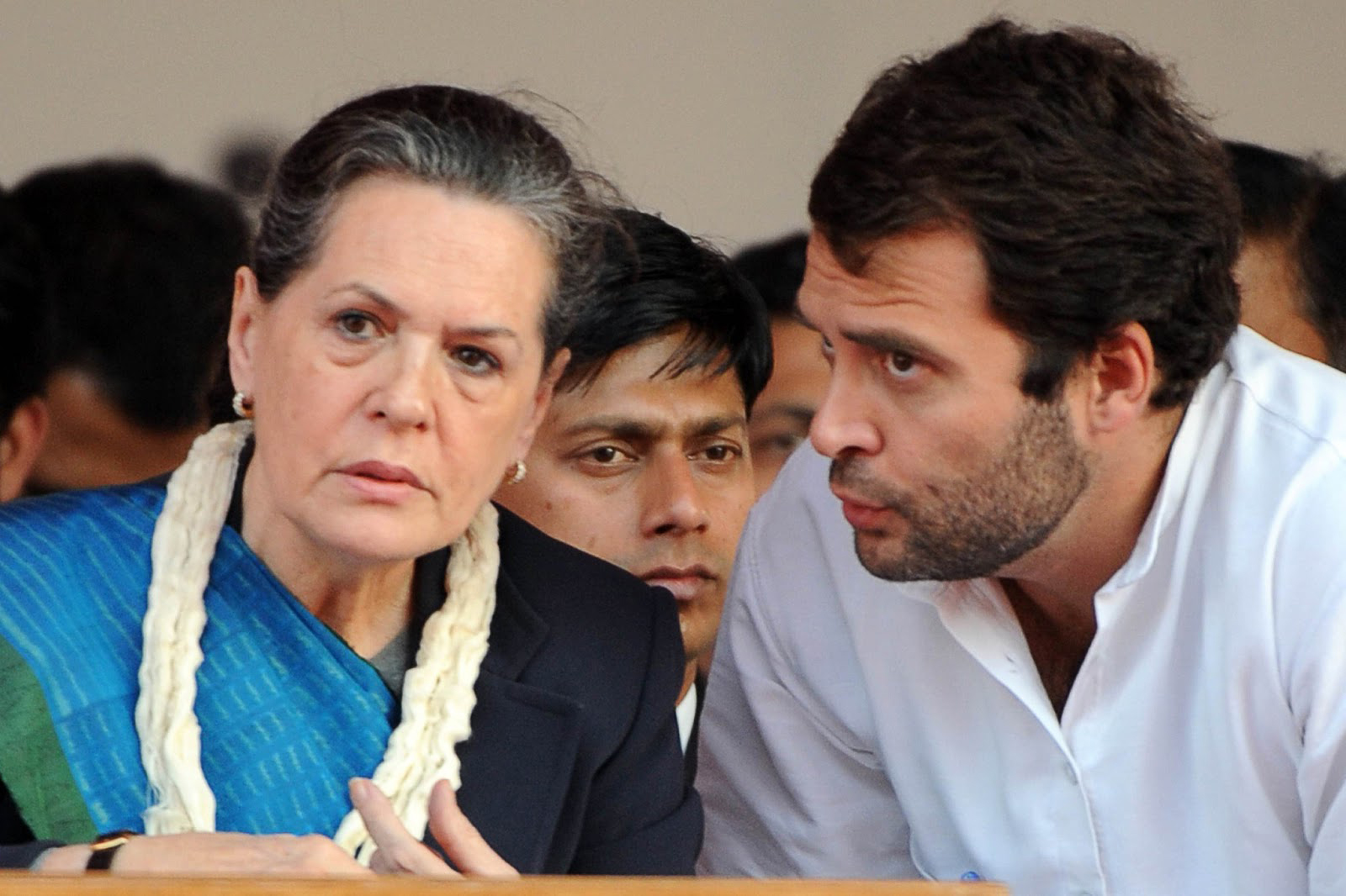 Odisha Cong legislators meet Sonia, Rahul. AMF NEWS