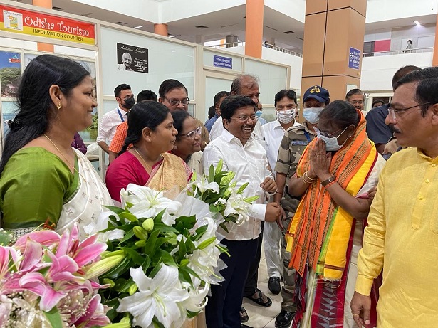 Draupadi Murmu, a contender for president, arrives in Home State Odisha to gain support for the election_AMF NEWS