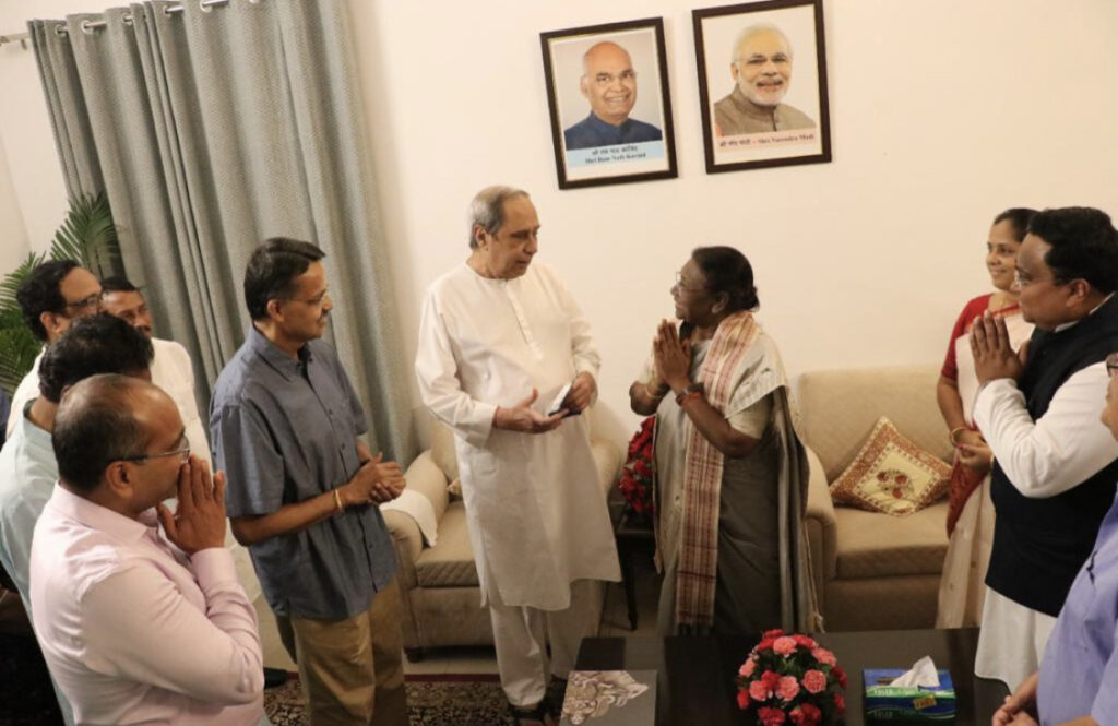 Droupadi Murmu with Shri Naveen Patnaik