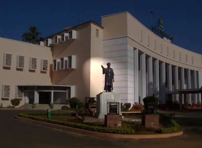 Heated scenes during the ED raids on Congress leaders in the Odisha Assembly_AMF NEWS