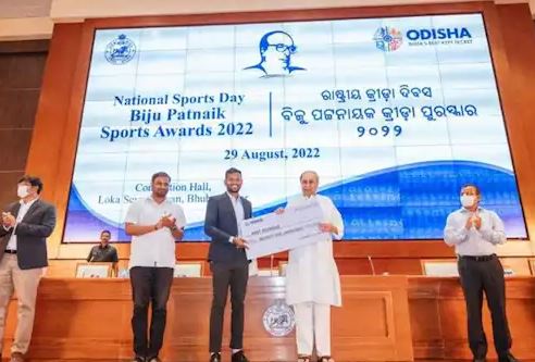 Odisha CM Naveen Patnaik Honors Sportspersons With Biju Patnaik Award on National Sports Day_AMF NEWS
