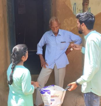 Woman Sarpanch and Samiti Member in Kendrapara beg for the building of a village road_AMF NEWS