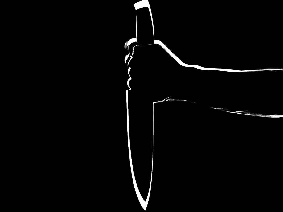 In an Odisha court, an accused pulls out a knife and threatens to kill the judge_AMF NEWS