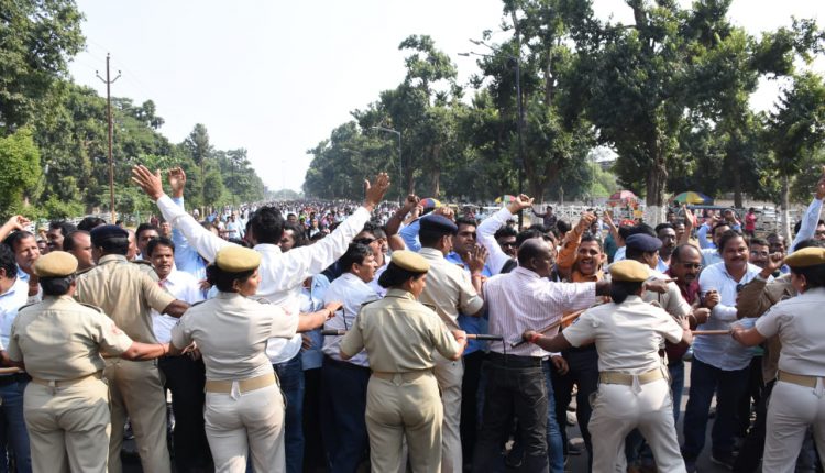 Odisha primary teachers protest for annual raises_AMF NEWS