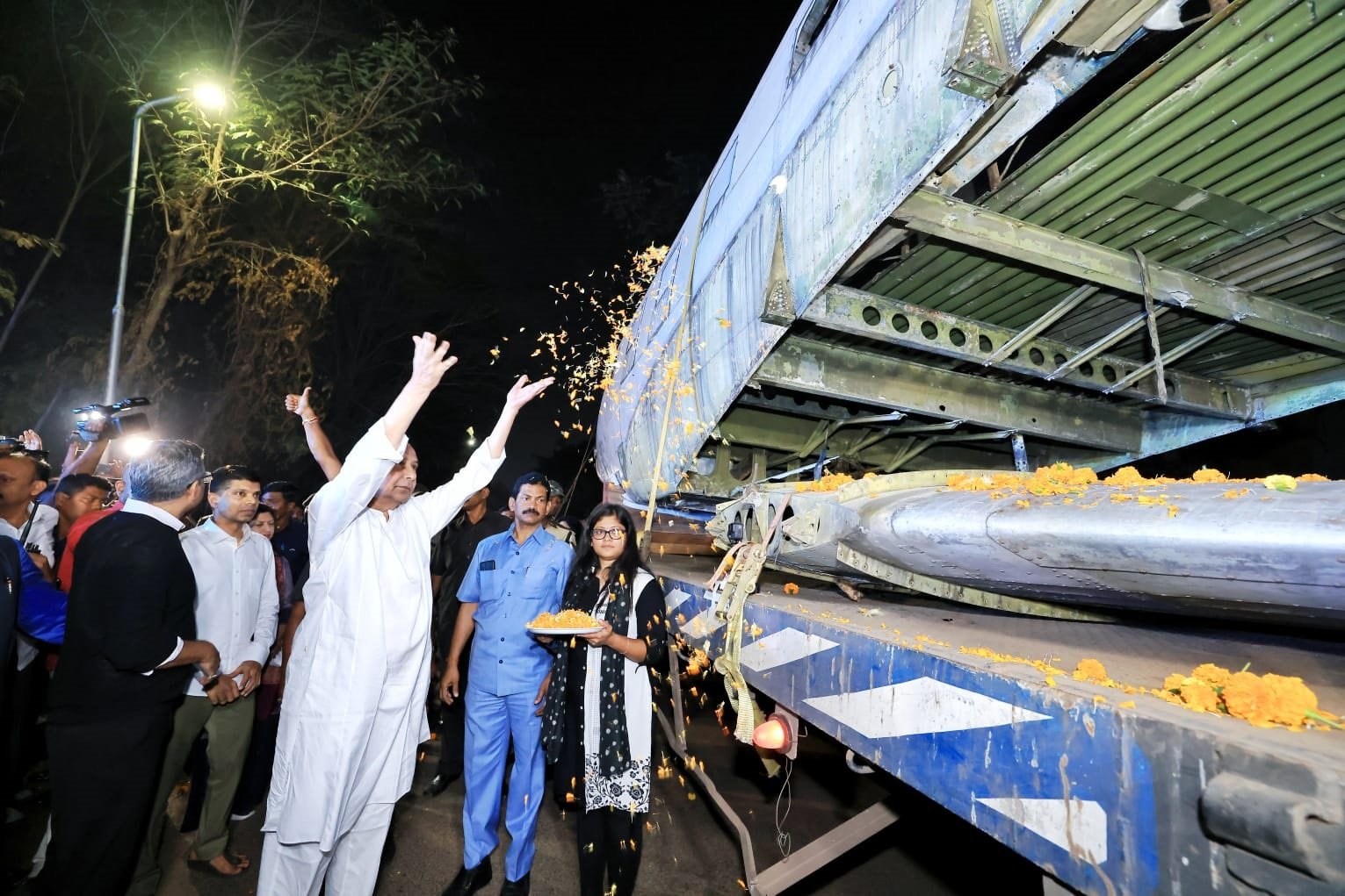 Legendary Dakota aircraft flown by Biju Patnaik arrives in Odisha and will be on display at Bhubaneswar Airport_AMF NEWS