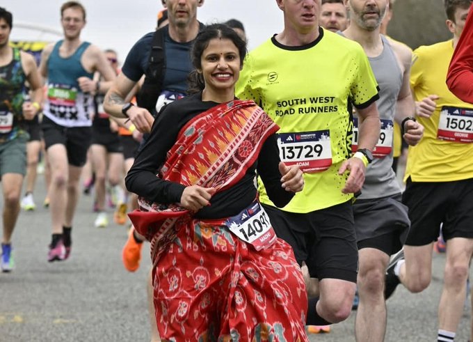 Odisha woman from the UK runs a marathon while wearing a saree, going viral_AMF NEWS