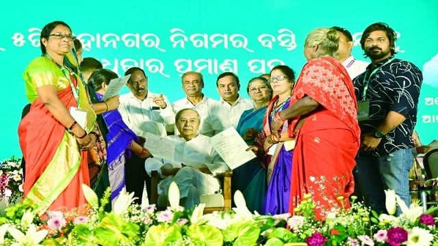 Odisha CM Distributes Land Rights Certificates to 65,000 Slum Dwellers, Showcases 5T Success_AMF NEWS